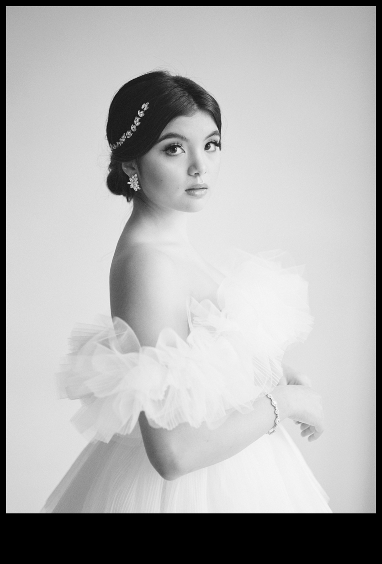 Glamour in White: Ethereal Bridal Beauty