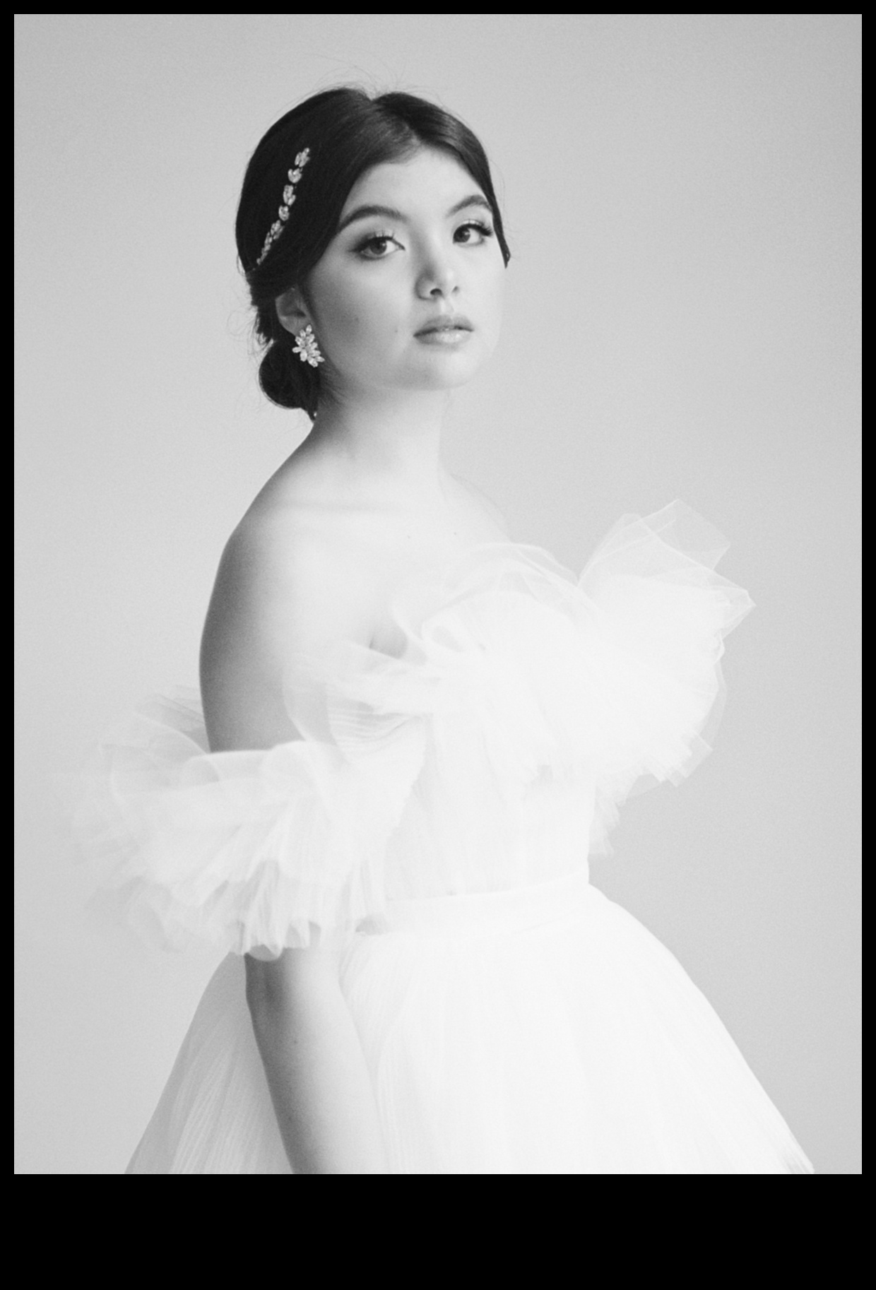 Glamour in White: Ethereal Bridal Beauty