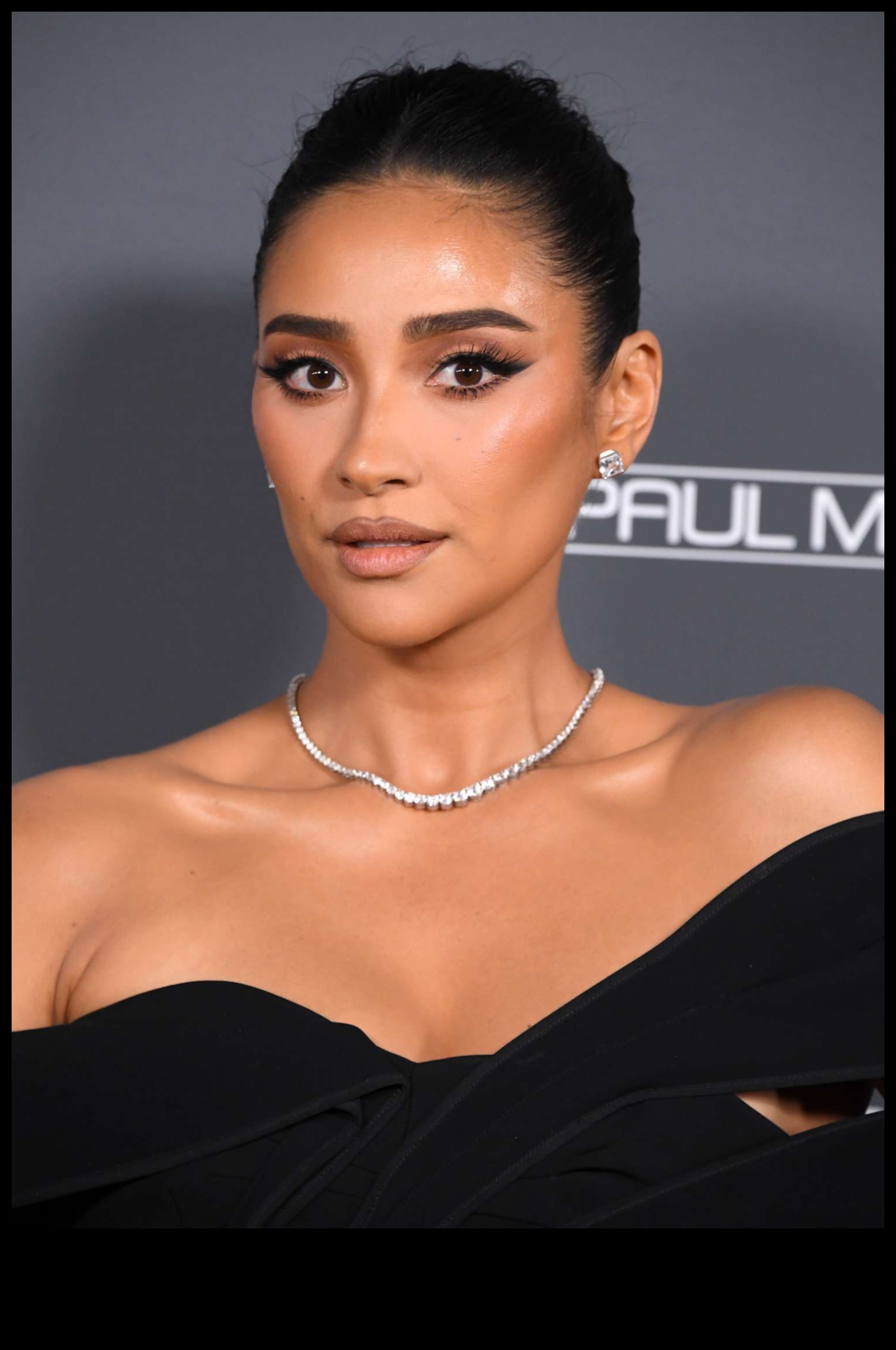 Bronzer Trends: Staying On Point με τα πιο πρόσφατα στυλ λάμψης