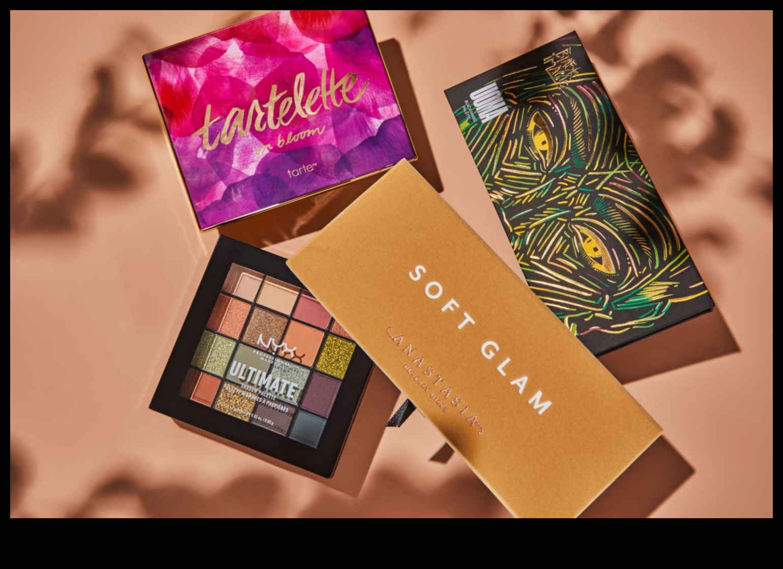 Παλέτες σκιών ματιών: Τα πλεονεκτήματα και τα μειονεκτήματα των συμπαγών συλλογών έναντι των επεκτατικών συλλογών