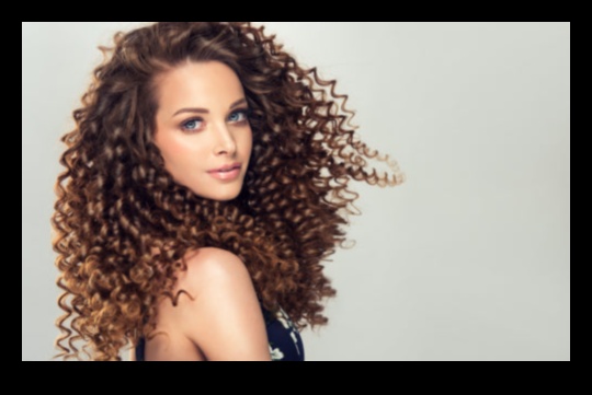 Οι καμπύλες και οι στροβιλισμοί συνεχίζονται: Ένας οδηγός για υπέροχα κυματιστά μαλλιά