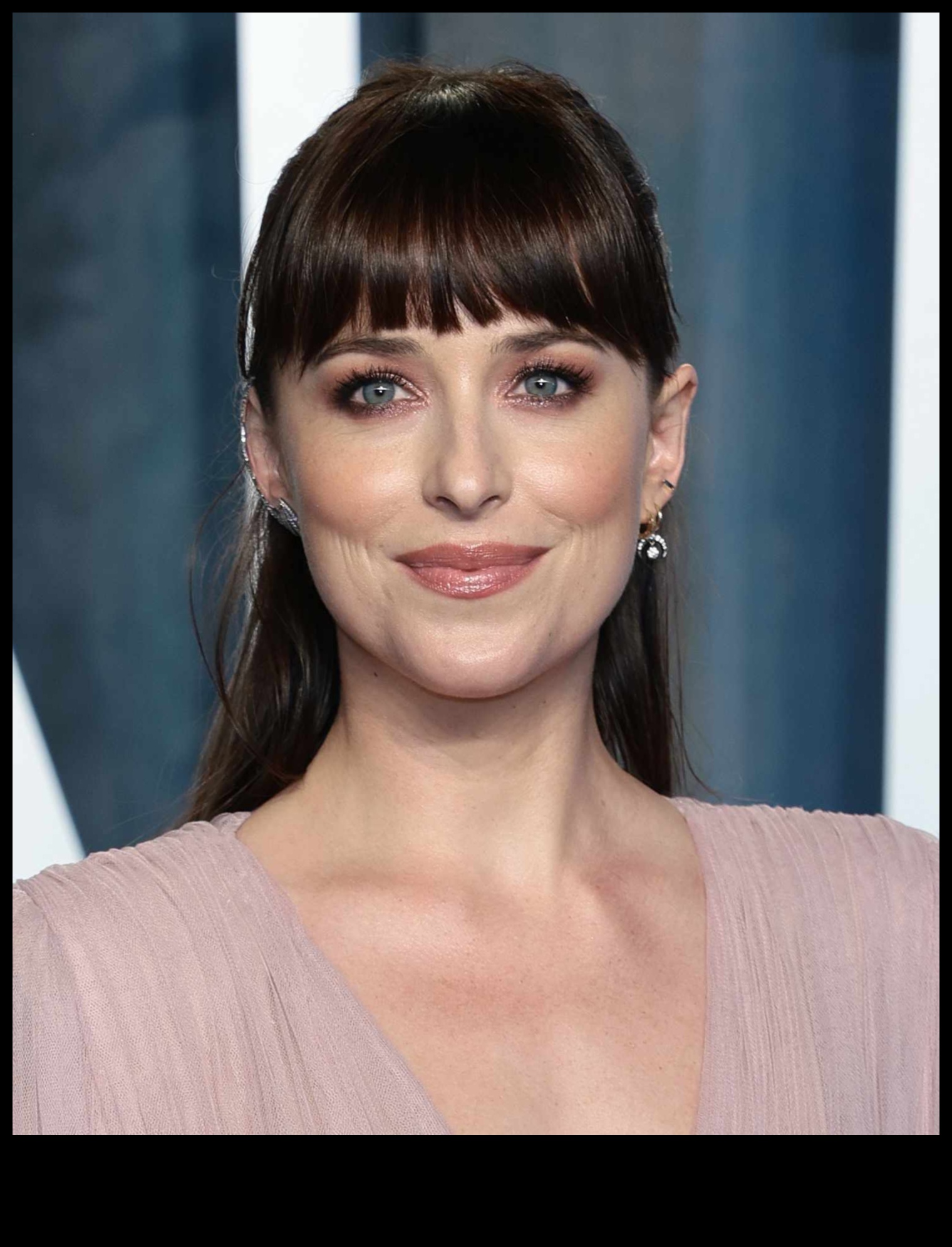 Celeb Hairstyle Inspo: Ποιανού οι μελαχρινή κλειδαριές γυρίζουν τα κεφάλια;