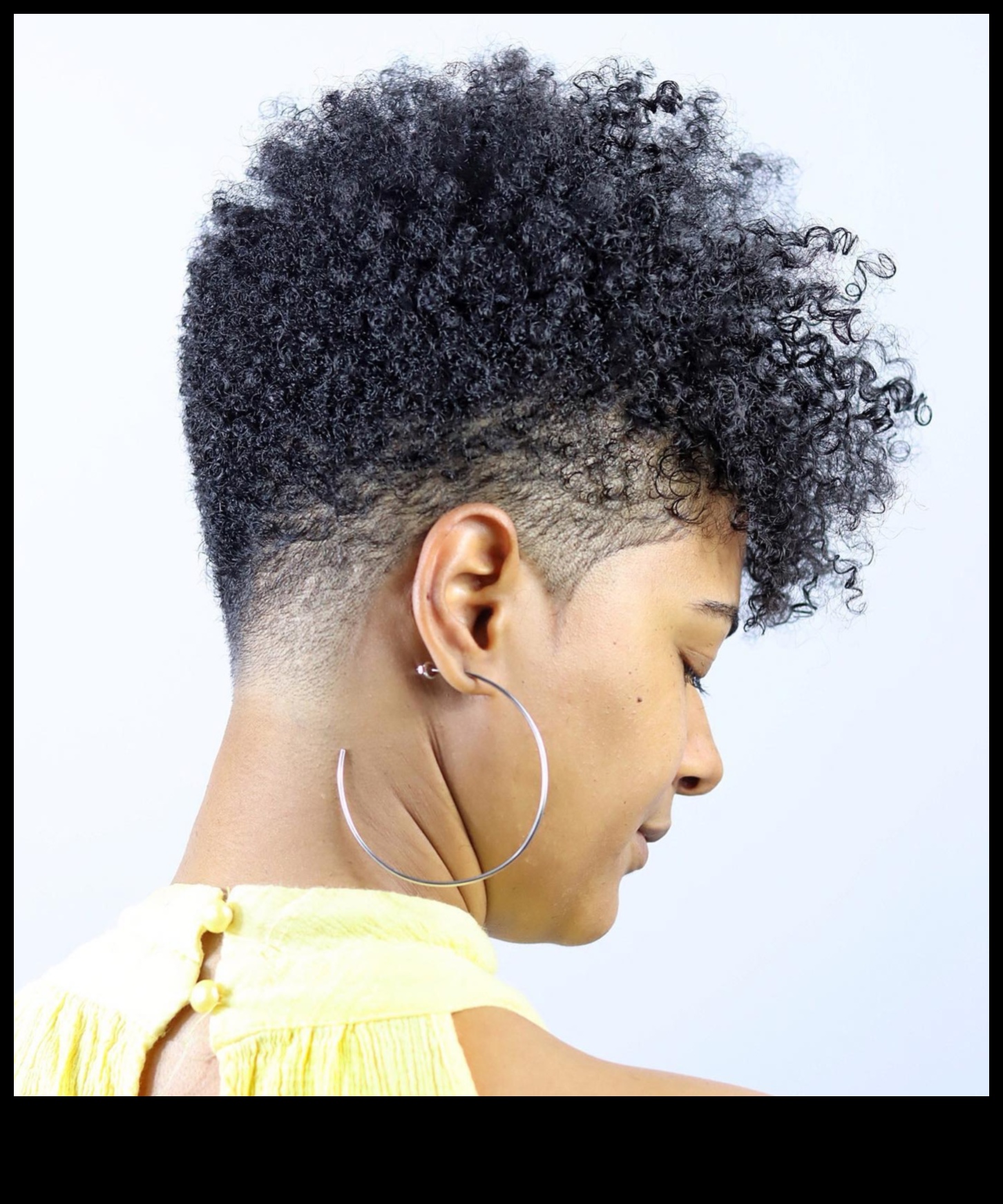 Παιχνιδιάρικες μπούκλες Pixie: Κοντά και πνεύματα χτενίσματα για διασκεδαστική εμφάνιση