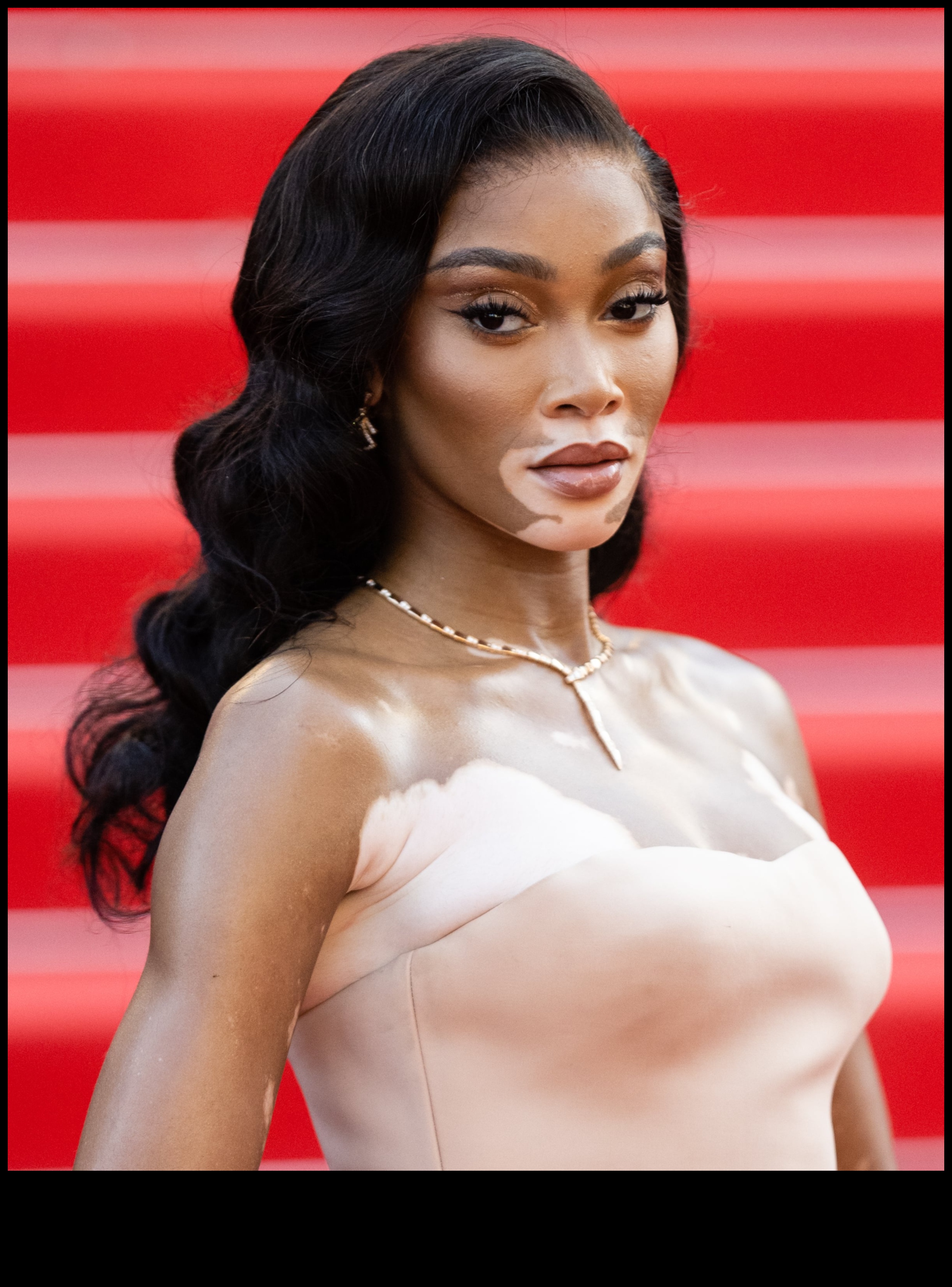 Bronzer Faves: Προϊόντα Go-To καλλιτεχνών μακιγιάζ διασημοτήτων