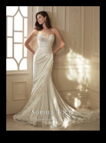 Sleek Simplicity: Μοντέρνα νυφική ​​ενδυμασία που αποκαλύφθηκε