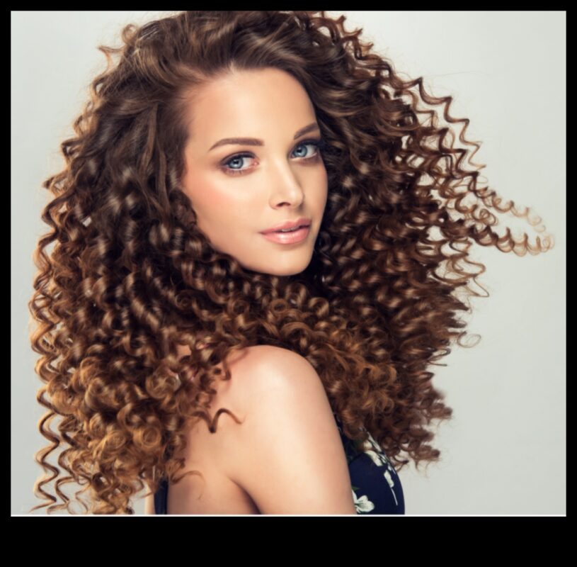 Οι καμπύλες και οι στροβιλισμοί συνεχίζονται: Ένας οδηγός για υπέροχα κυματιστά μαλλιά