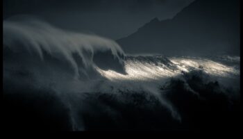 Το Wavy and Wild Continued: Unleashing the Untamed Beauty of Waves